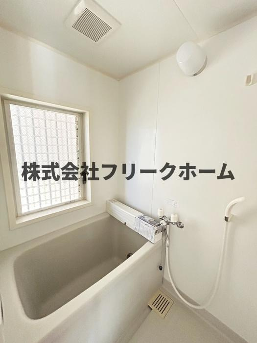 武蔵野市境南町２丁目のアパートの浴室