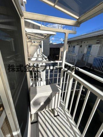 武蔵野市境南町２丁目のアパートのバルコニー