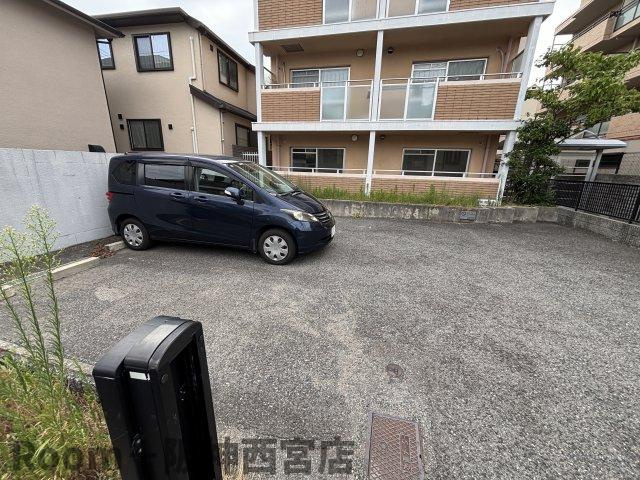 夙川大谷ハウスの駐車場