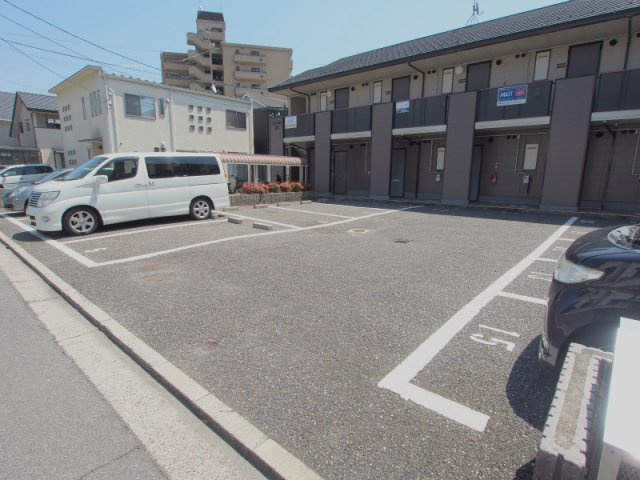 広島市安佐南区川内６丁目のアパートの駐車場