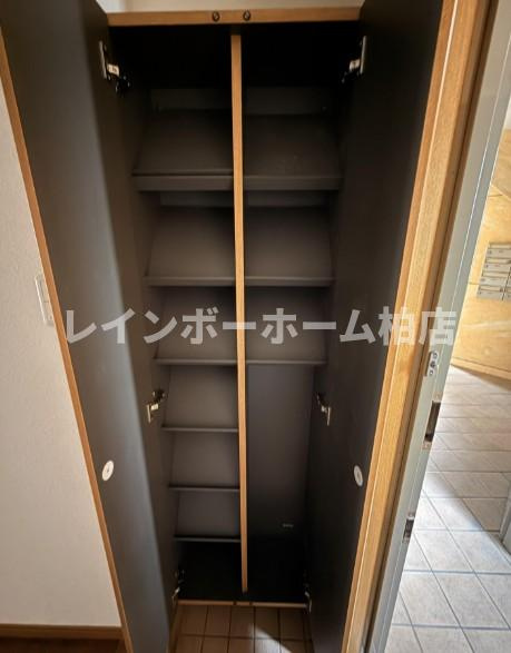 特典：仲介手数料が無料です!!の玄関|ゆったりとした玄関です