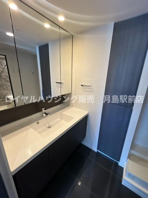 ☆3面鏡付きの独立洗面台です☆