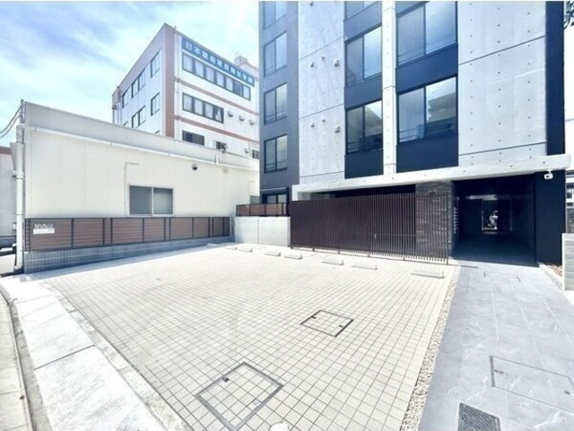 リーデンス名古屋駅西の駐車場