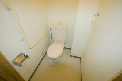 【トイレ】 | ソレイユレヴァン | ※同タイプの写真となり、実際のお部屋とは異なる場合があります