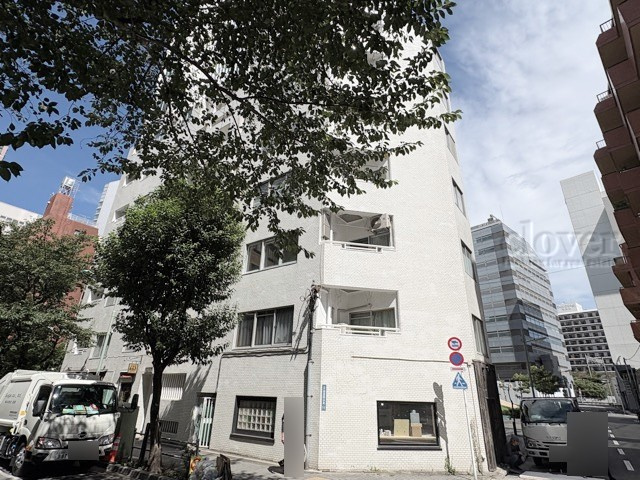  | ヒルトップ五反田ハイツ | 青空によく映える建物です。手入れの行き届いた外壁やマンション正面エントランスなど、綺麗な姿をぜひ一度、現地にてご覧ください。～即日のご見学可能～　お問合せはお気軽にどうぞ。
