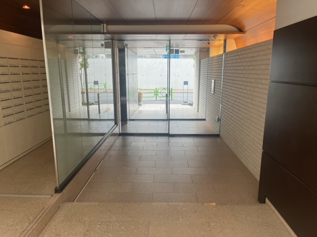 【エントランス】