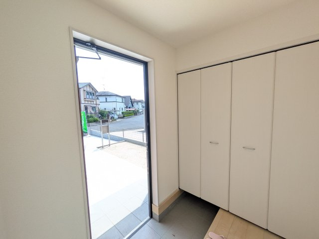 小美玉市希望ケ丘1期　新築戸建　3号棟の玄関
