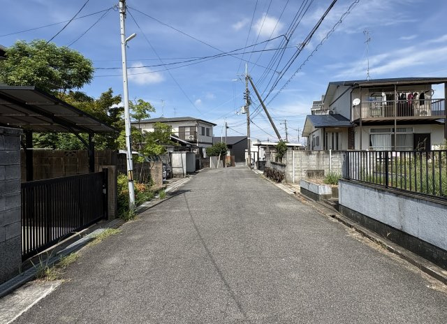 和泉市山荘町1丁目土地の前面道路含む現地写真