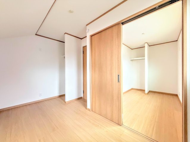 港南区芹が谷５丁目　新築戸建ての洋室|◆感性を育むプライベートルームはシンプルでスマートな空間。好みの空間で読書をしたり、音楽を聞いたりと一人の時間も充実したものにできます。