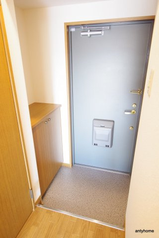ノルデンタワー新大阪アネックス　仲介手数料無料の玄関