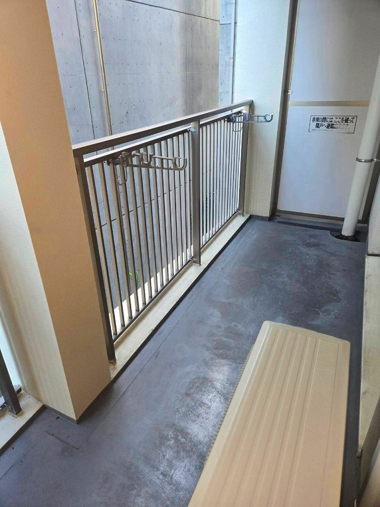 LUMIEC un HONGOのバルコニー