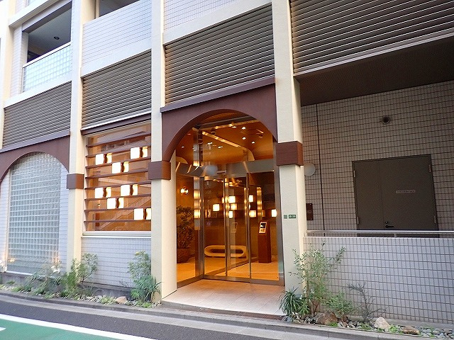 LUMIEC un HONGOのエントランス