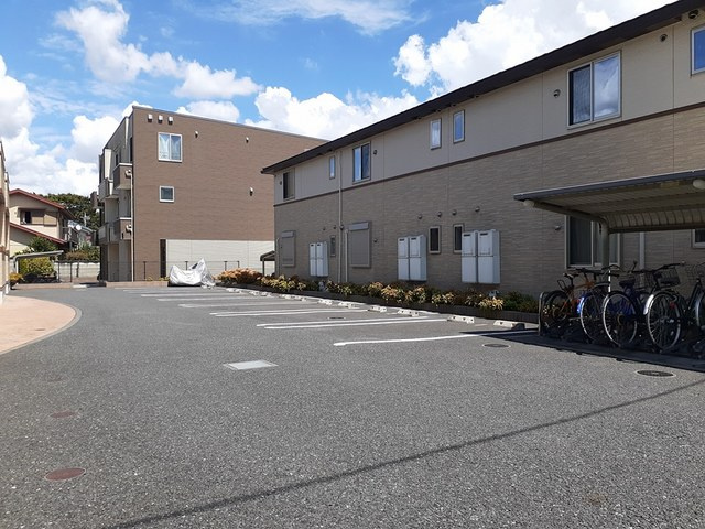 パストラール　ライツⅠの駐車場