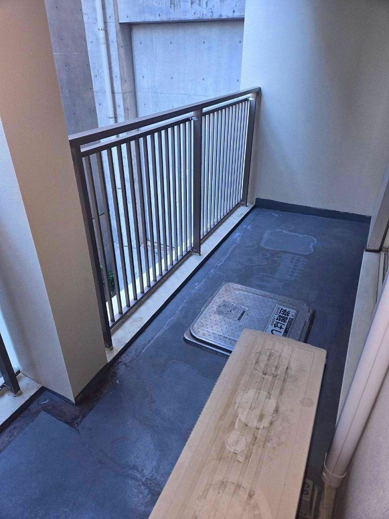 LUMIEC un HONGOのバルコニー
