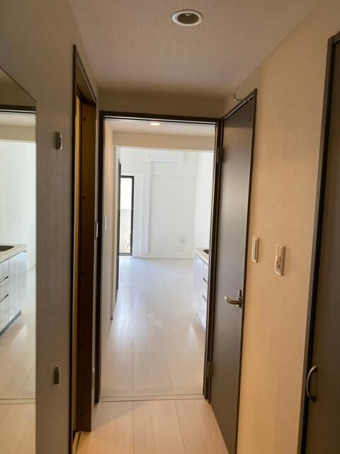 Ｂ　ＣＩＴＹ　ＡＰＡＲＴＭＥＮＴ　ＳＨＩＮＪＵＫＵ　ＮＷの玄関
