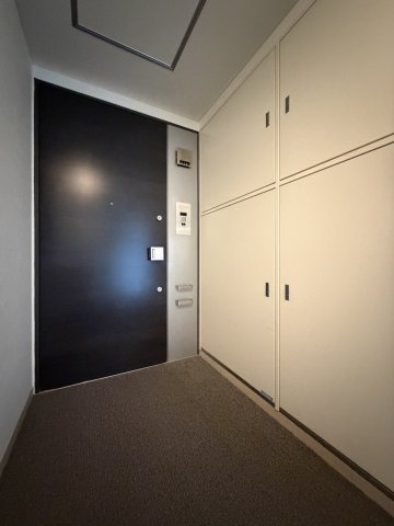 パークハウス諏訪山PRESENCEの玄関