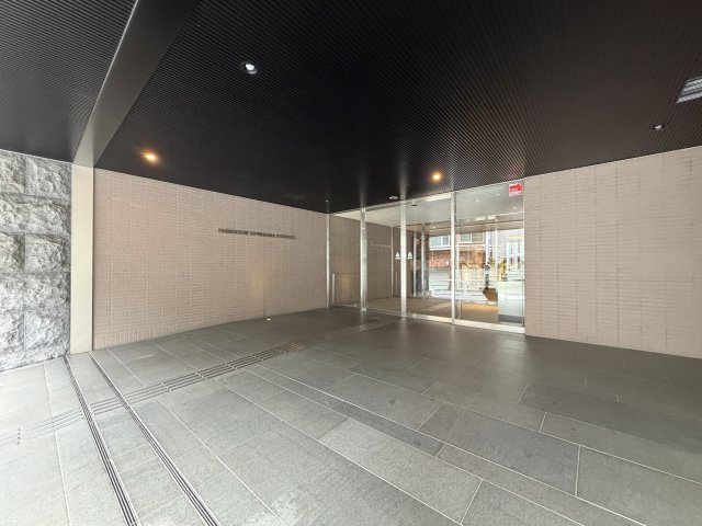 パークハウス諏訪山PRESENCEのエントランス