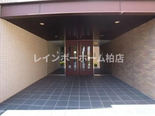 特典：仲介手数料が半額です!!のエントランス|オートロックがあります