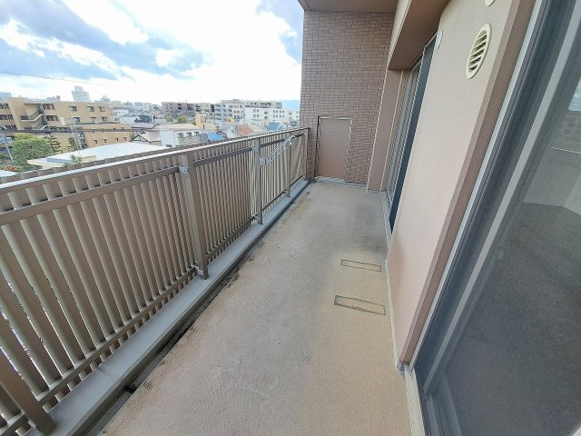 甲子園三番町ハイツのバルコニー
