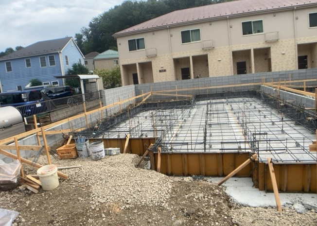 【外観】 | 現在は更地となっています。現地をご見学に行く際は、道路の幅や周辺の交通量、施設などをご確認頂くことをおすすめします！ある程度イメージをつけたいという場合は、同売主の施工事例や完成パースもお見せします。
