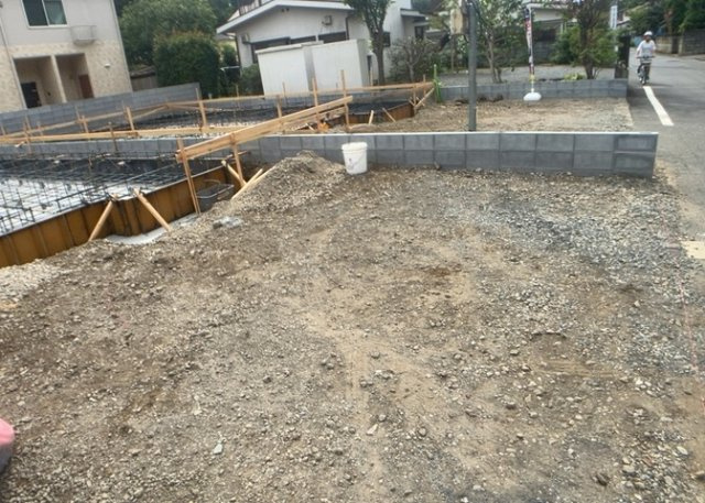 【駐車場】 | 駐車場と明記されていても、最小スペースでつくられた駐車場だと大型車は駐車できなかったり、出入りしにくくなったりする可能性があります。お車のサイズと購入したい物件の駐車場のサイズを現地で確認しましょう。