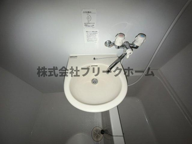 武蔵野市御殿山２丁目のアパートの洗面所