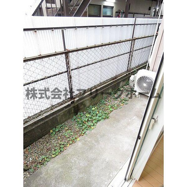 武蔵野市御殿山２丁目のアパートのバルコニー