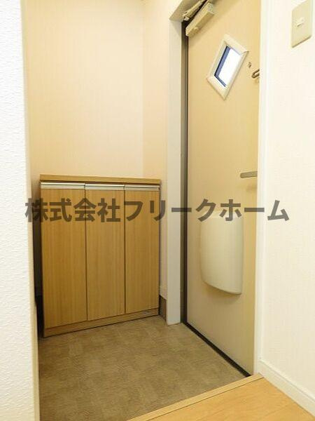 武蔵野市御殿山２丁目のアパートの玄関