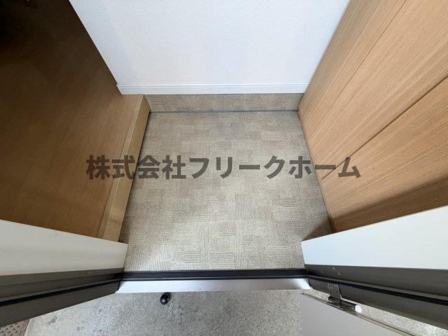 武蔵野市御殿山２丁目のアパートの玄関