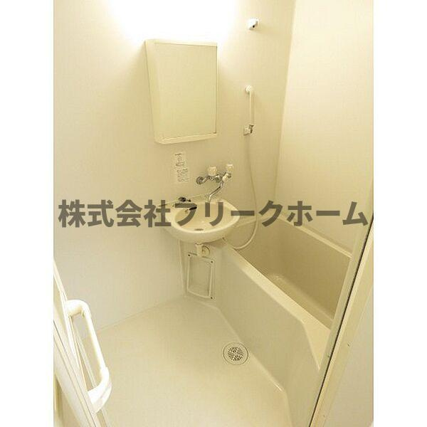 武蔵野市御殿山２丁目のアパートの浴室
