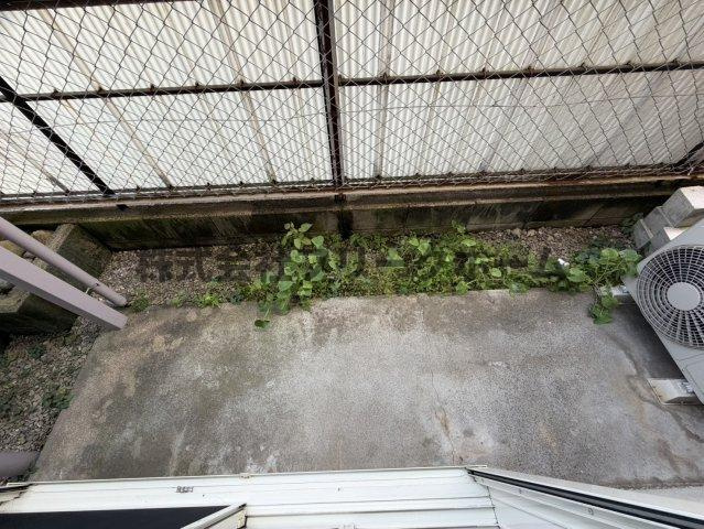 武蔵野市御殿山２丁目のアパートのバルコニー