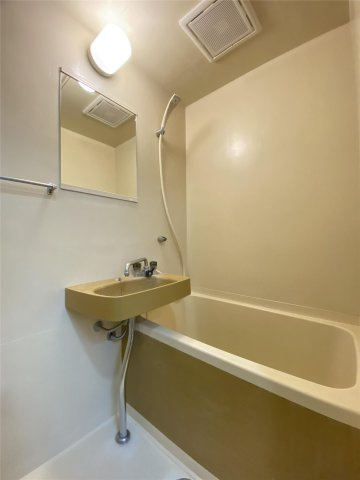 コート新屋敷の浴室