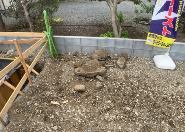 【設備】 | 敷地内には、散水栓や立水栓があります。水道水を直接利用できるため、水を運ぶ手間を省くことが出来ます。大量の水を必要とする洗車作業や清掃などに役立ちます。その他設備とあわせて、現地でご確認ください。