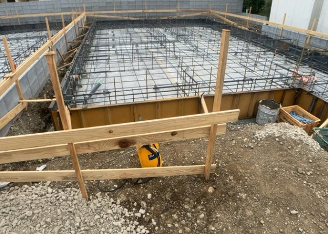 【構造・工法・仕様】 | 木造住宅とは土台、壁、柱など建築物の強度を支える構造体の材に木が使用されている構造を指します。構造体は建物の自重を支えるだけではなく風圧や水圧、積裁荷重などあらゆる衝撃に耐えるための基礎です。
