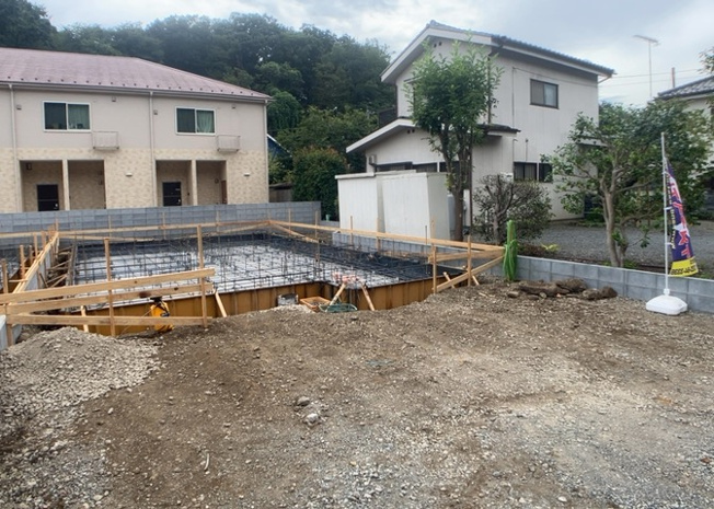 【外観】 | 物件の詳細については、現地を見てわかること以外に、役所や法務局などで調べないとわからないことがあります。そのため、現地に行く場合は、もしこの物件を買ったらどのような生活ができるかをイメージしましょう。