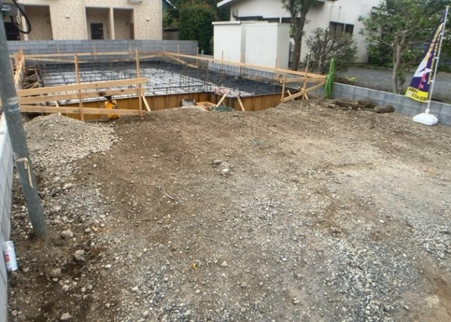 【駐車場】 | 駐車場と明記されていても、最小スペースでつくられた駐車場だと大型車は駐車できなかったり、出入りしにくくなったりする可能性があります。お車のサイズと購入したい物件の駐車場のサイズを現地で確認しましょう。