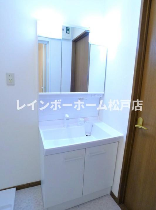 仲介手数料（賃料の1.10ヵ月）の50％OFF対象物件！の洗面所|スペースが確保できる洗面所です
