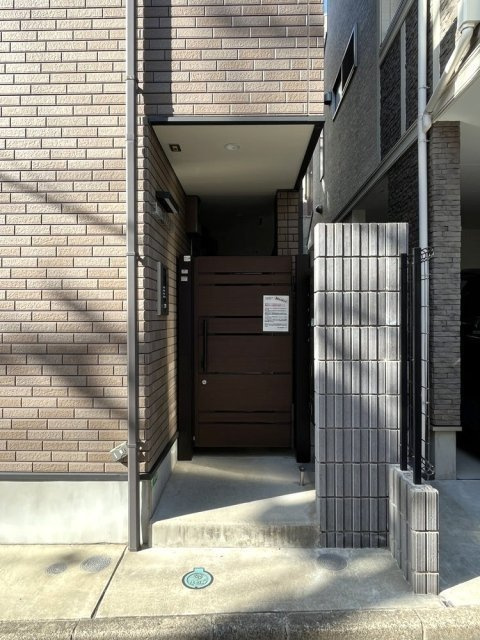 ＬＩＢＥＲＡ練馬中村橋のエントランス|落ち着いたエントランスです