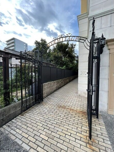 エルミタージュ名駅西のエントランス