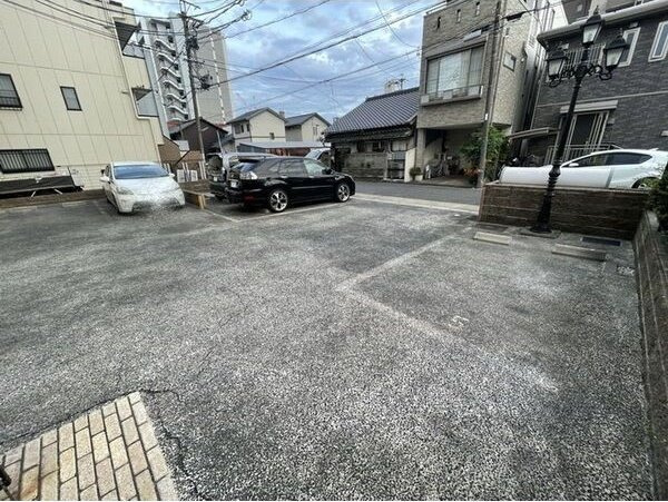 エルミタージュ名駅西の駐車場