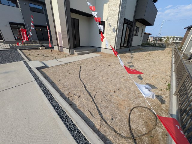 日立市東大沼町　11期　新築戸建て　3号棟の庭|リビングに明るい光を届ける広々とした南庭。
お子様の遊び場やペットのスペースとしても最適です。
室内外で心地よい暮らしが叶います。