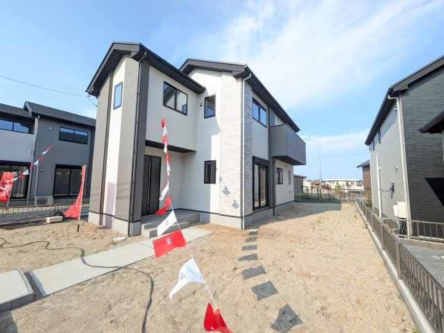 日立市東大沼町　11期　新築戸建て　3号棟の外観|【月々5万円台〜】
写真だけでは伝わらない快適さを、ぜひ現地で体感しませんか？
即日見学可能です！平日のご案内も可能です♪
お気軽にお問合せください！
