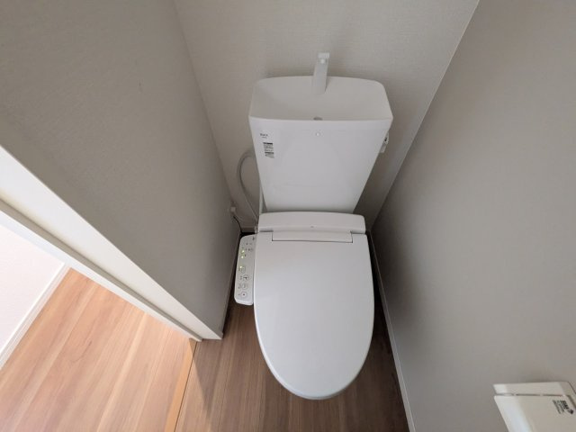 日立市東大沼町　11期　新築戸建て　3号棟のトイレ|高い節水性能で、水道代を大幅にカット。環境とお財布に優しく、家計をしっかりサポートします。
もちろん温水洗浄便座付きです♪