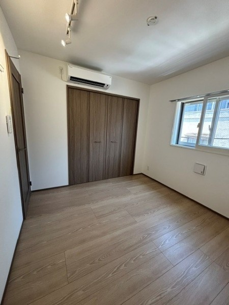 Ｔｈｅ　Ｓｈｉｎａｇａｗａ　Ｅａｓｔ　Ｒｅｓｉｄｅｎｃｅの居間・リビング|こちらの居間で趣味の時間をお楽しみください