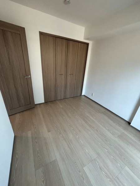Ｔｈｅ　Ｓｈｉｎａｇａｗａ　Ｅａｓｔ　Ｒｅｓｉｄｅｎｃｅの居間・リビング|こちらのリビングで趣味の時間をお楽しみください