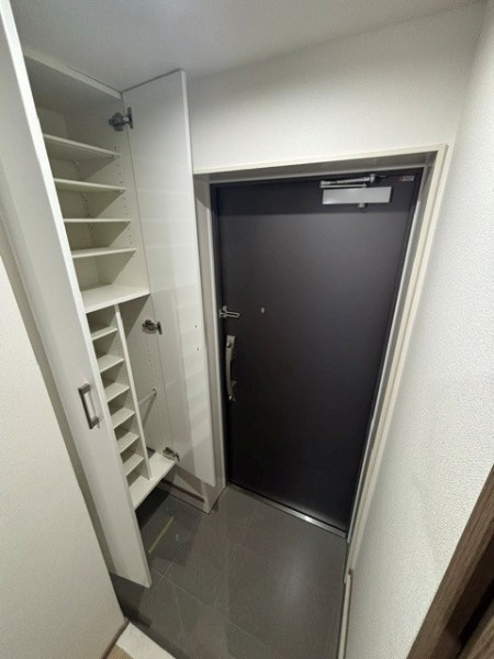 Ｔｈｅ　Ｓｈｉｎａｇａｗａ　Ｅａｓｔ　Ｒｅｓｉｄｅｎｃｅの玄関|きれいな玄関です