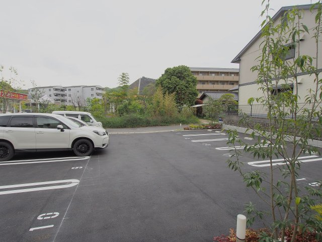 ボナールコート伴東の駐車場