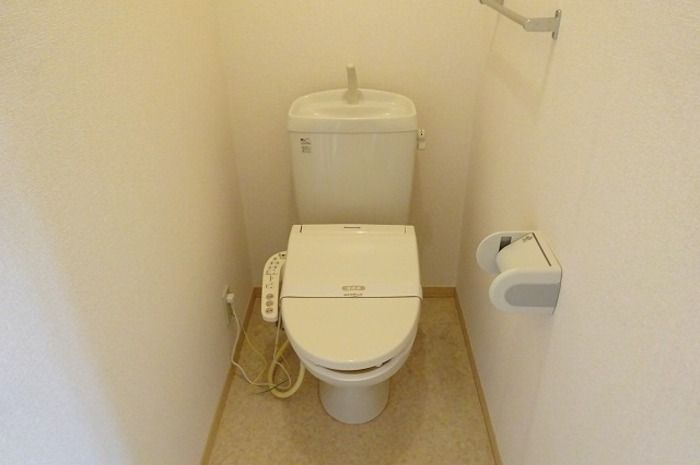 スペラーレのトイレ|落ち着いた色調のトイレです