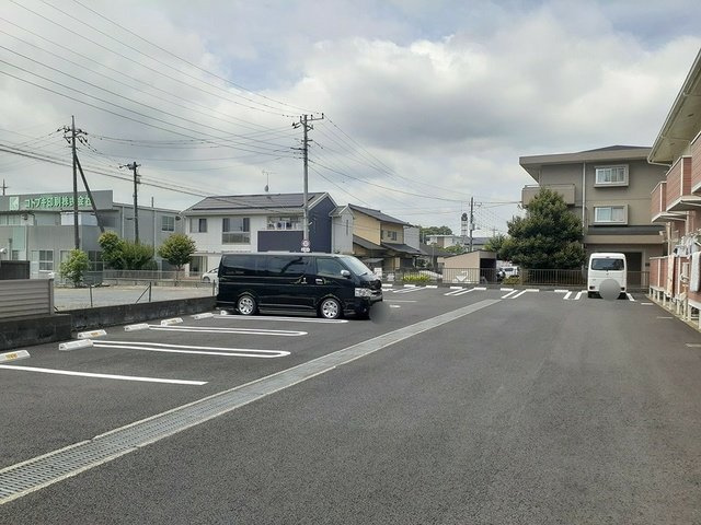 ニューシティテラカドの駐車場|車をお持ちの方に嬉しい駐車場付きの物件です