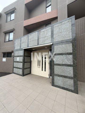 横浜市港北区師岡町の賃貸マンションのエントランス